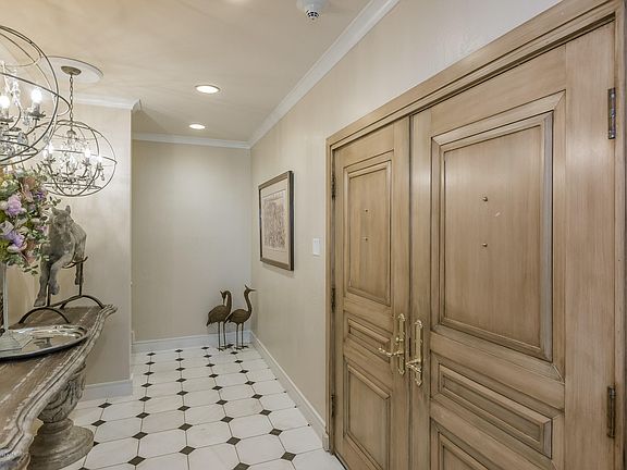 4th image of 2028 S Austin St APT 1401