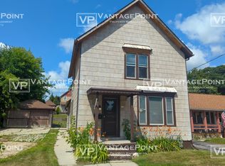 914 S 19th St, Manitowoc, WI 54220