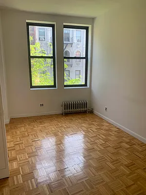 Rented by M.Grossman R.E. Management | media 4