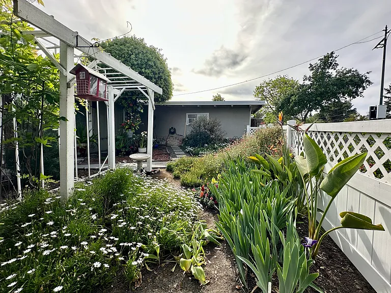 868 Lakehaven Dr — Photo 32