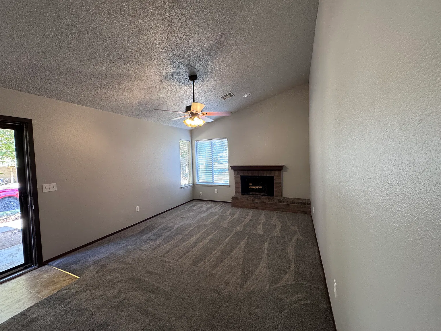 2 bed, 975 sqft, $1,200 — Photo 2