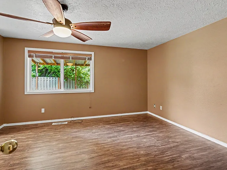 1075 Mildred Ln SE — Photo 29