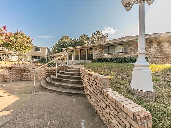 3rd image of 1718 Briardale Ct