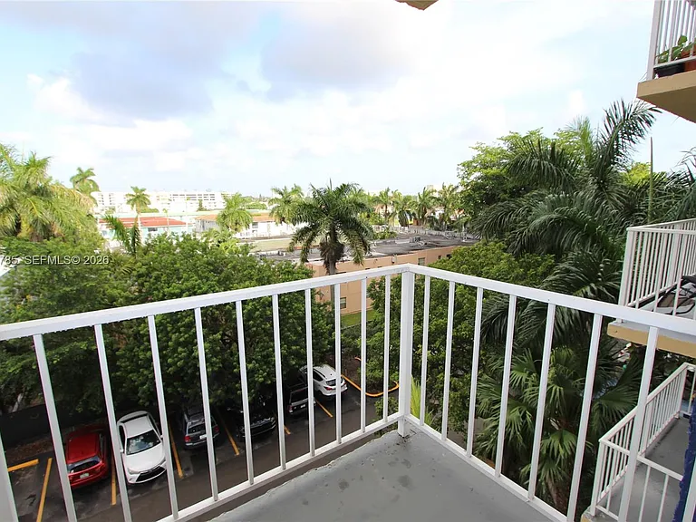 4550 NW 9th St #516E — Photo 11