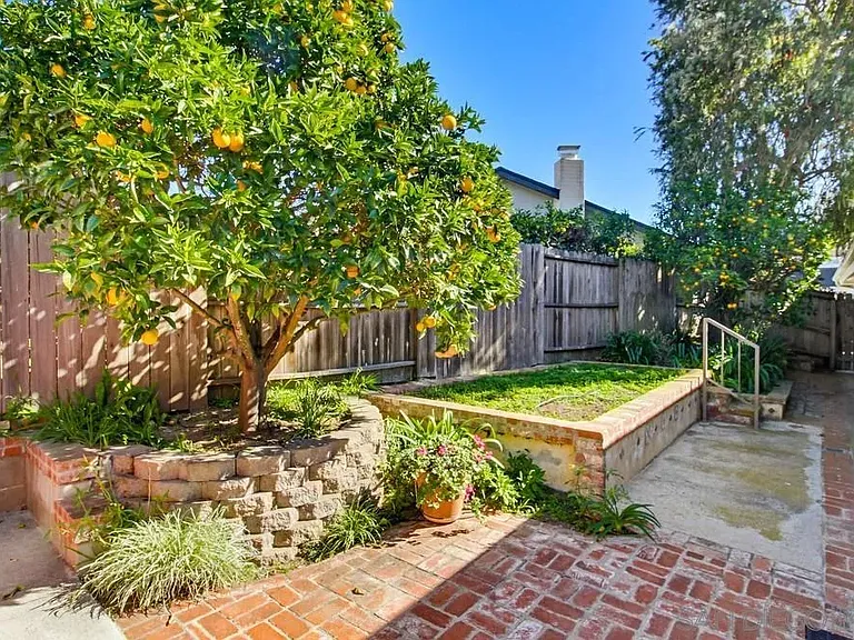 8635 Cliffridge Ave — Photo 24