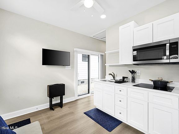 5th image of 1405 Church St #A