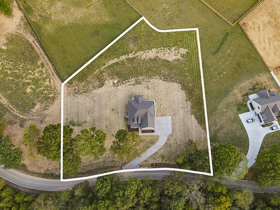 3rd image of 1605 Sulphur College Rd #5