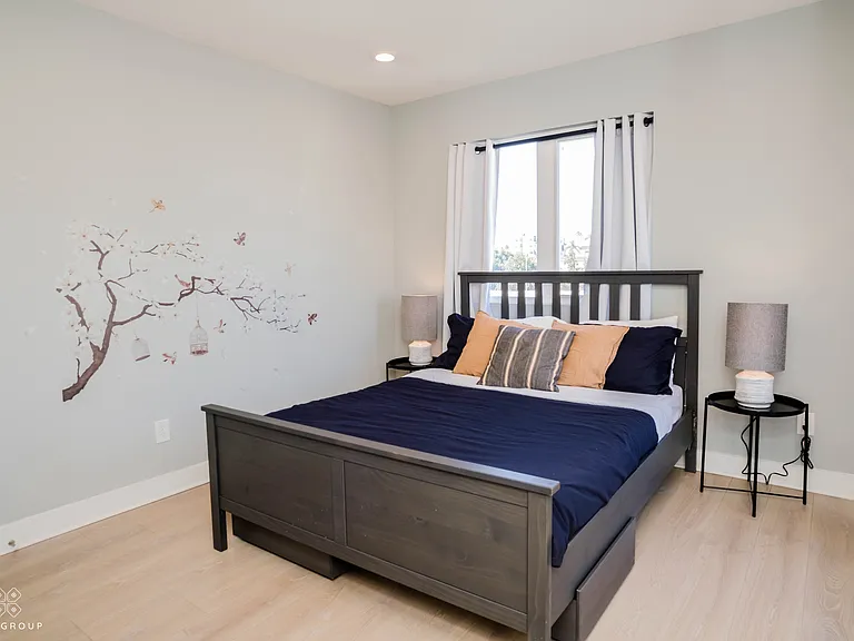 427 N Heliotrope Dr #200 — Photo 15