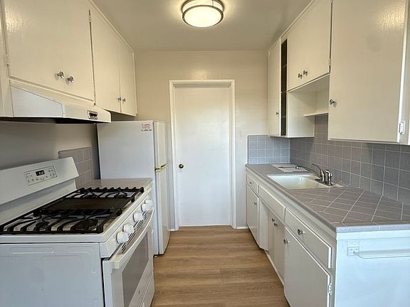 3rd image of 400 Ferrini Rd APT 7