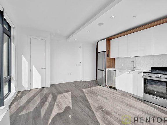 3rd image of 224 E 135th St #2101