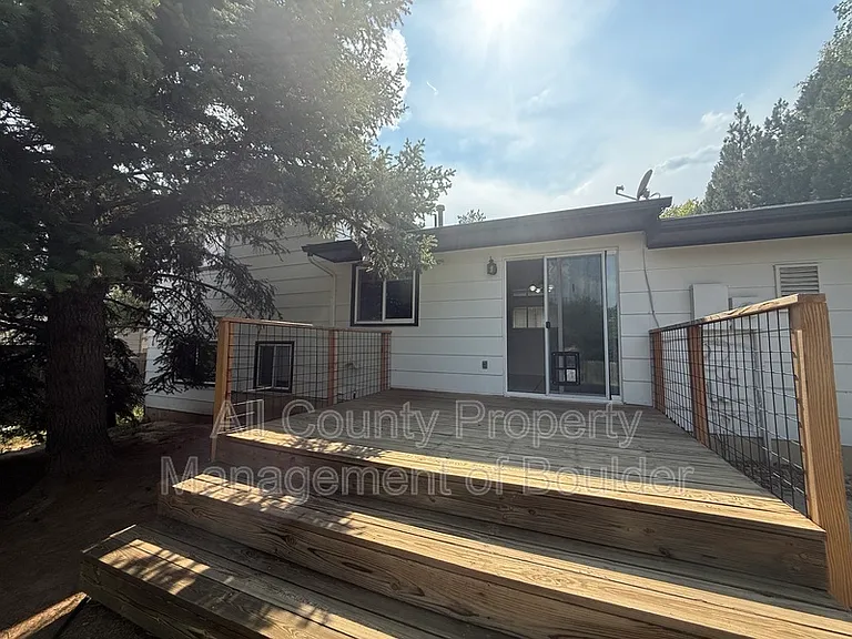 1520 Taft Ct — Photo 26