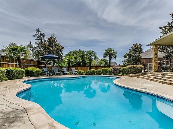 Enjoy the sparkling pool & tons of space to play.