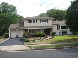 492 Wakefield Dr, Metuchen, NJ 08840