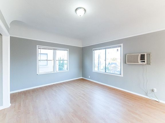 4th image of 205 N Berendo St #1/4