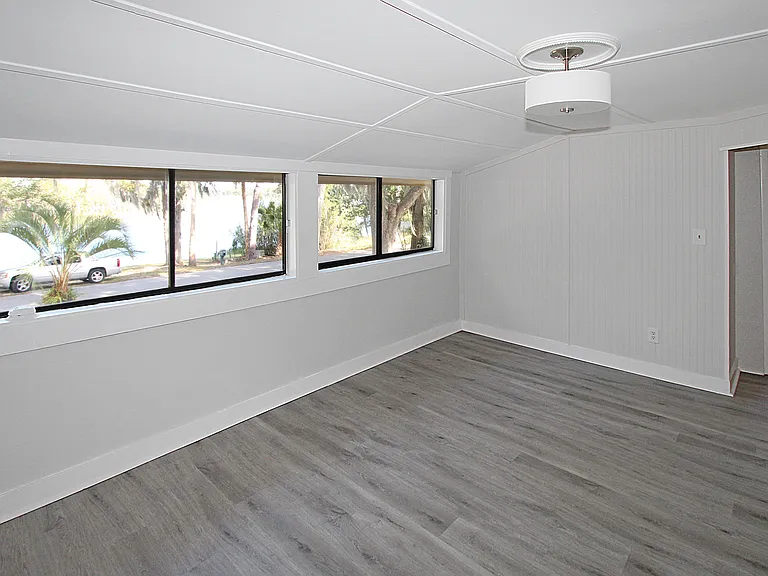 289 W Lakeview Ave — Photo 18