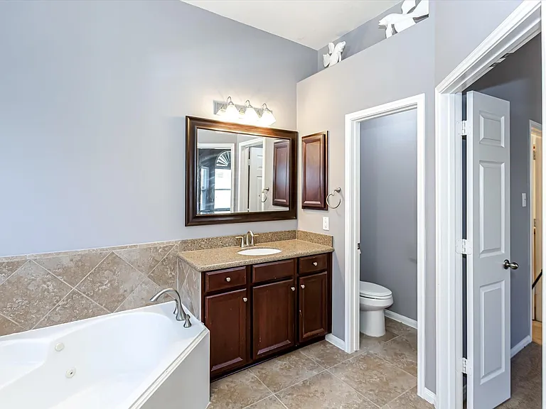 14322 Baron Creek Ln — Photo 44