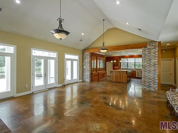 5th image of 8038 Bennett Dr
