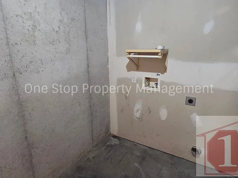 1317 S Huntington Dr — Photo 25