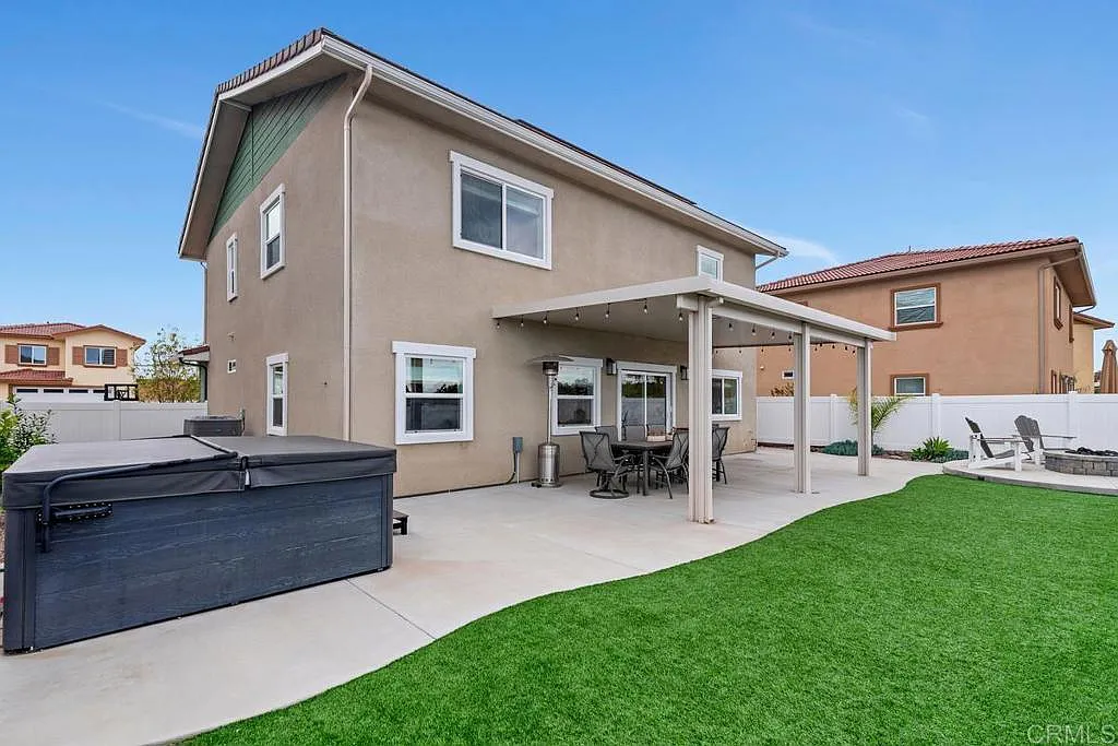 4 bed, 2336 sqft, $4,400 — Photo 4