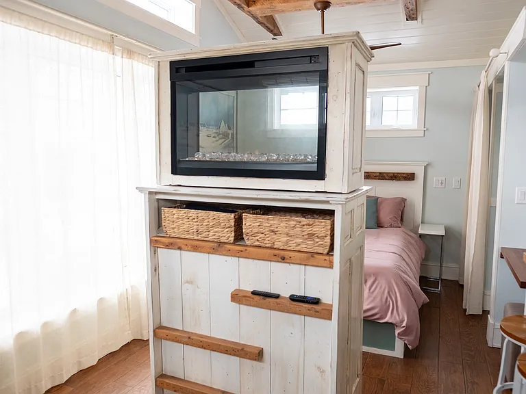 2737 Malletts Bay Ave #B — Photo 9