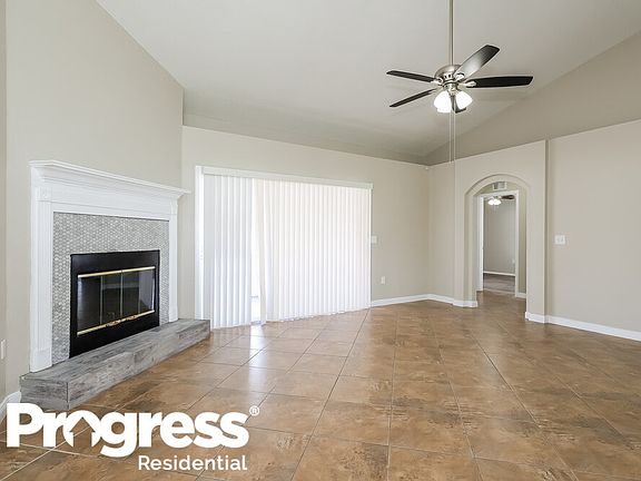 4th image of 593 Willet Cir