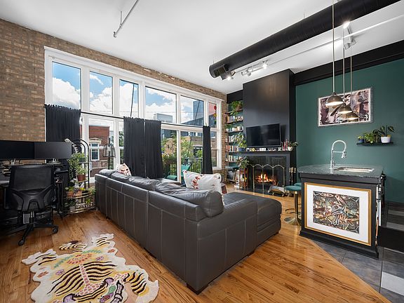 3rd image of 1907 N Milwaukee Ave APT 204