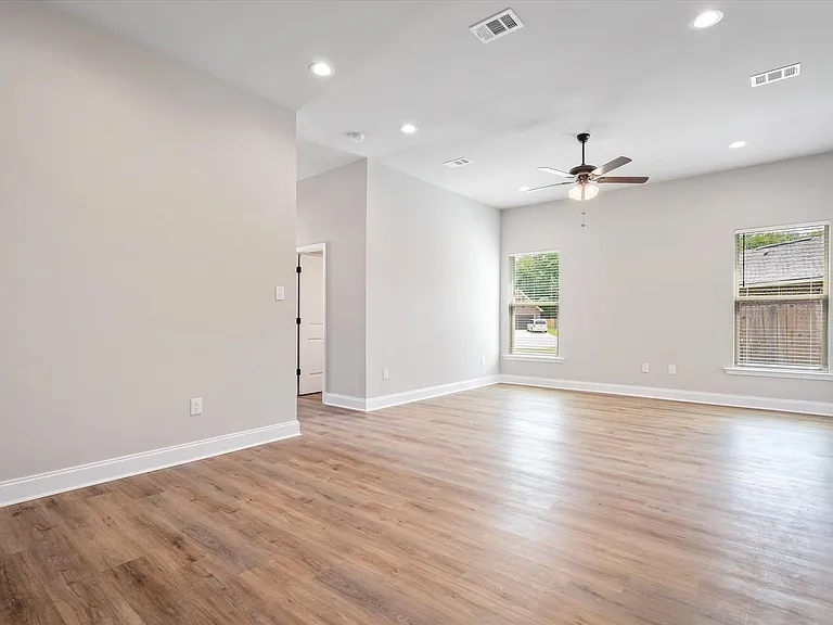 950 Gibson Ct — Photo 8