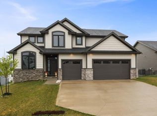 3621 NW 166th St, Clive, IA 50325