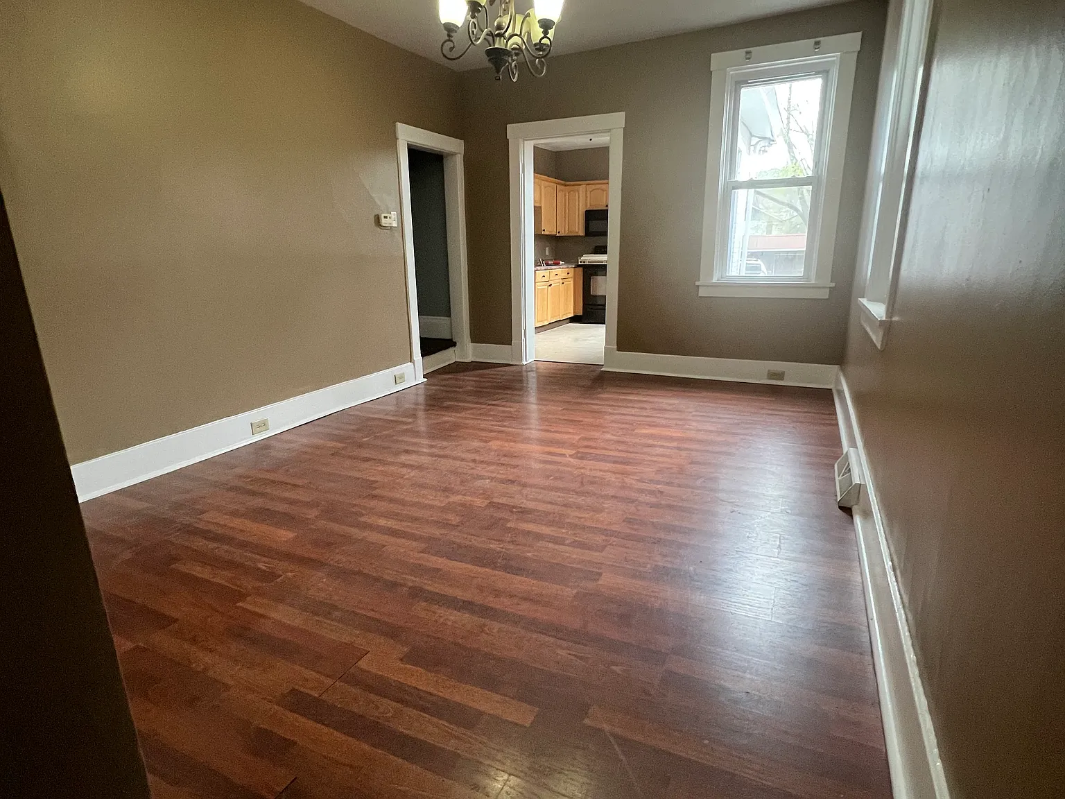 3 bed, $1,050 — Photo 3