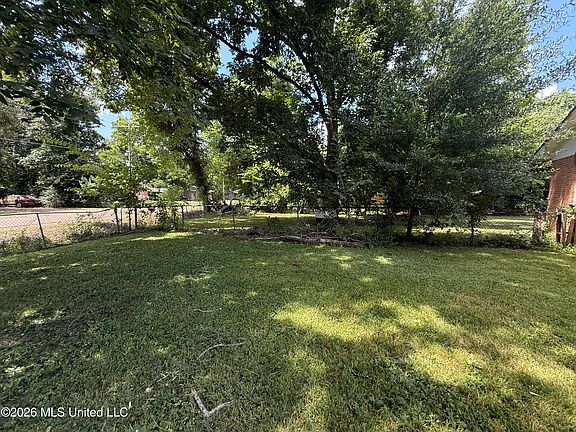3rd image of 123 Apple St