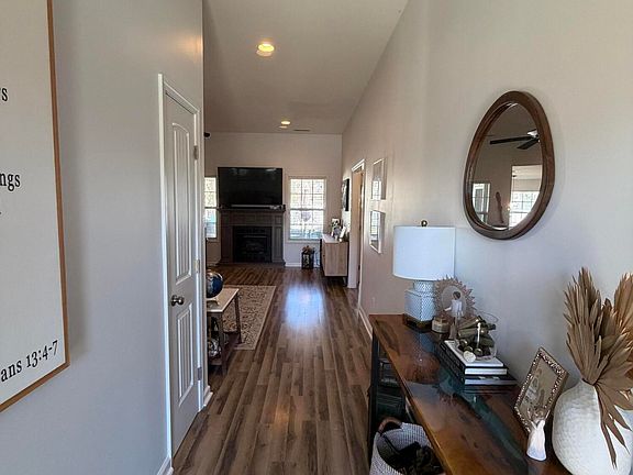 4th image of 1035 Dewees St