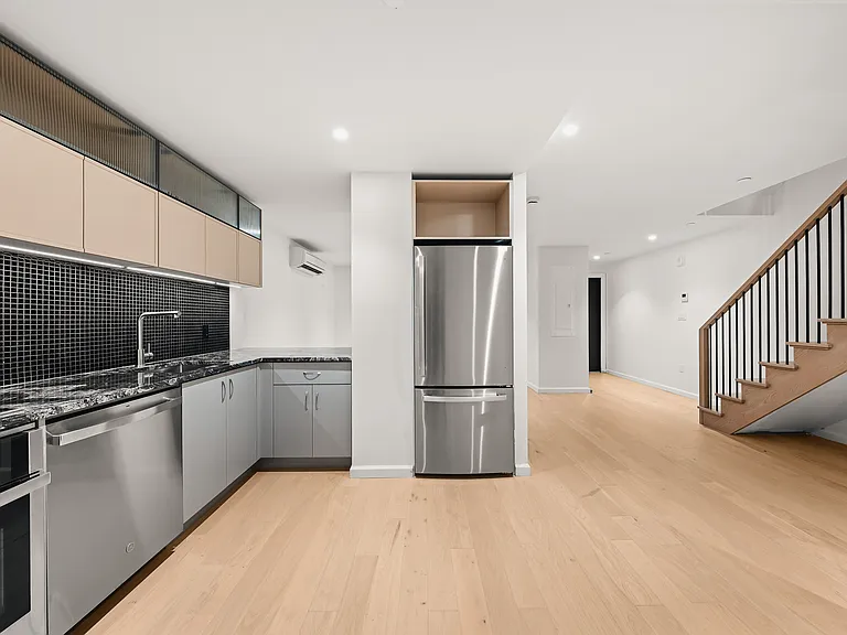 41-01 24th St #Townhouse 1 — Photo 8