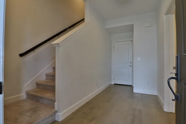 4 bed, 1954 sqft, $4,400 — Photo 4