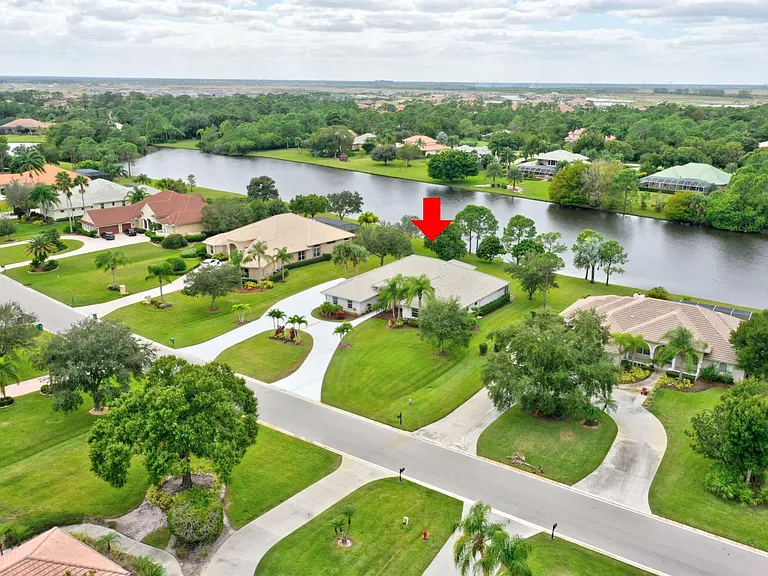 8028 Plantation Lakes Dr — Photo 58