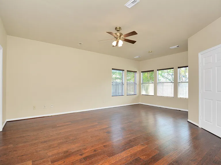4123 Valedon Ln — Photo 9