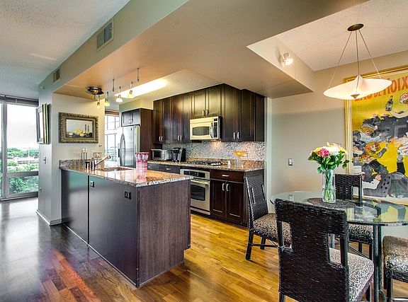 4th image of 9715 Woods Dr Unit 810