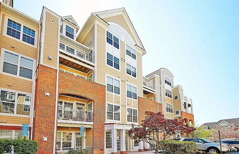 2 bed, 2.0 bath, 1185 sqft, $1,704 — Photo 1