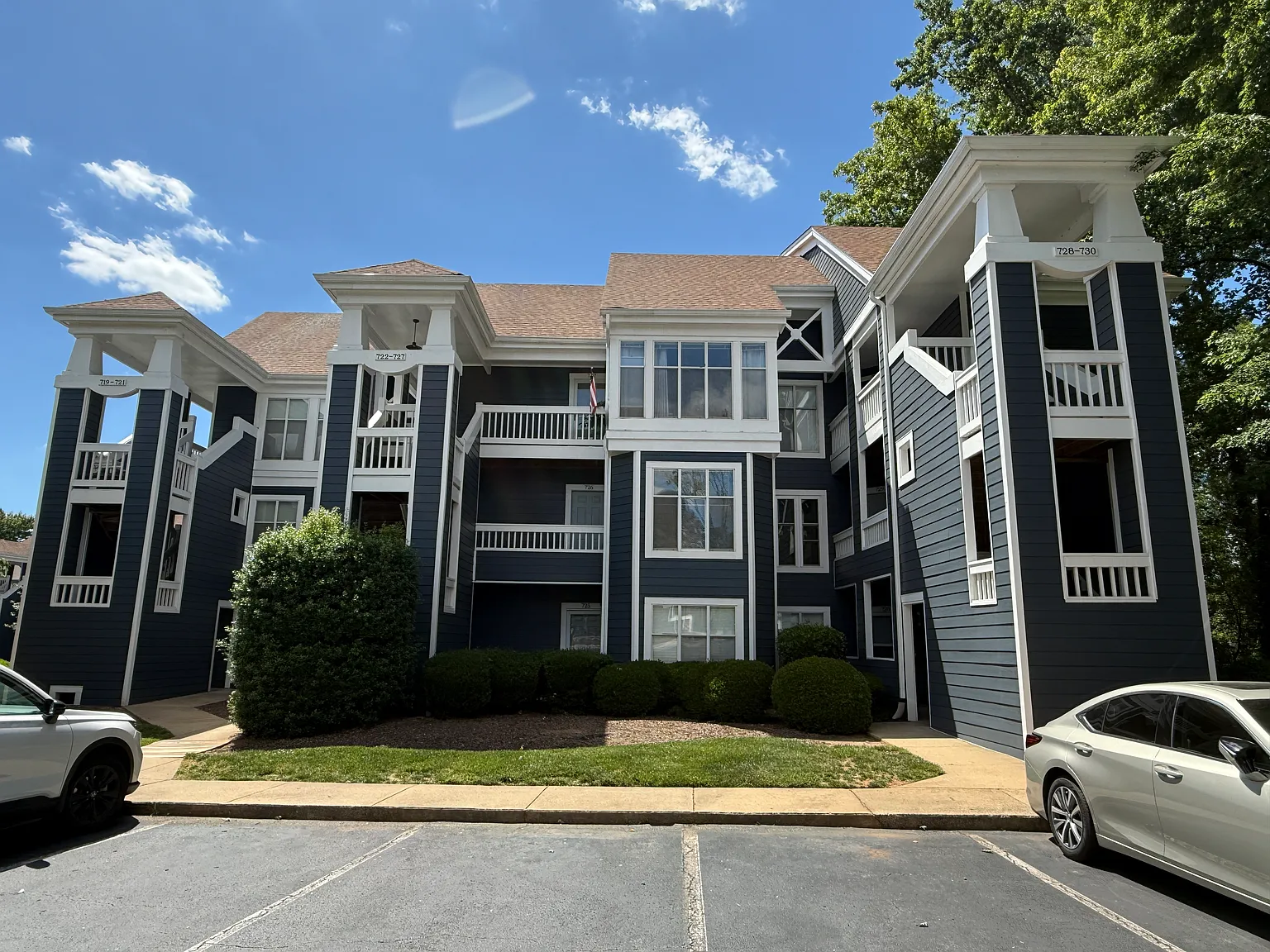 2 bed, 937 sqft, $1,900 — Photo 2