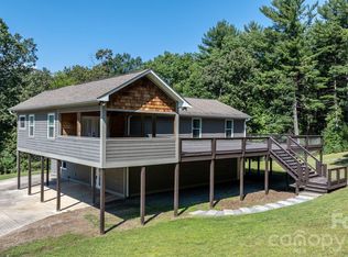 80 Hidden Bluff Ln, Horse Shoe, NC 28742