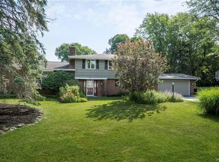 4695 Boncrest Dr E, Williamsville, NY 14221