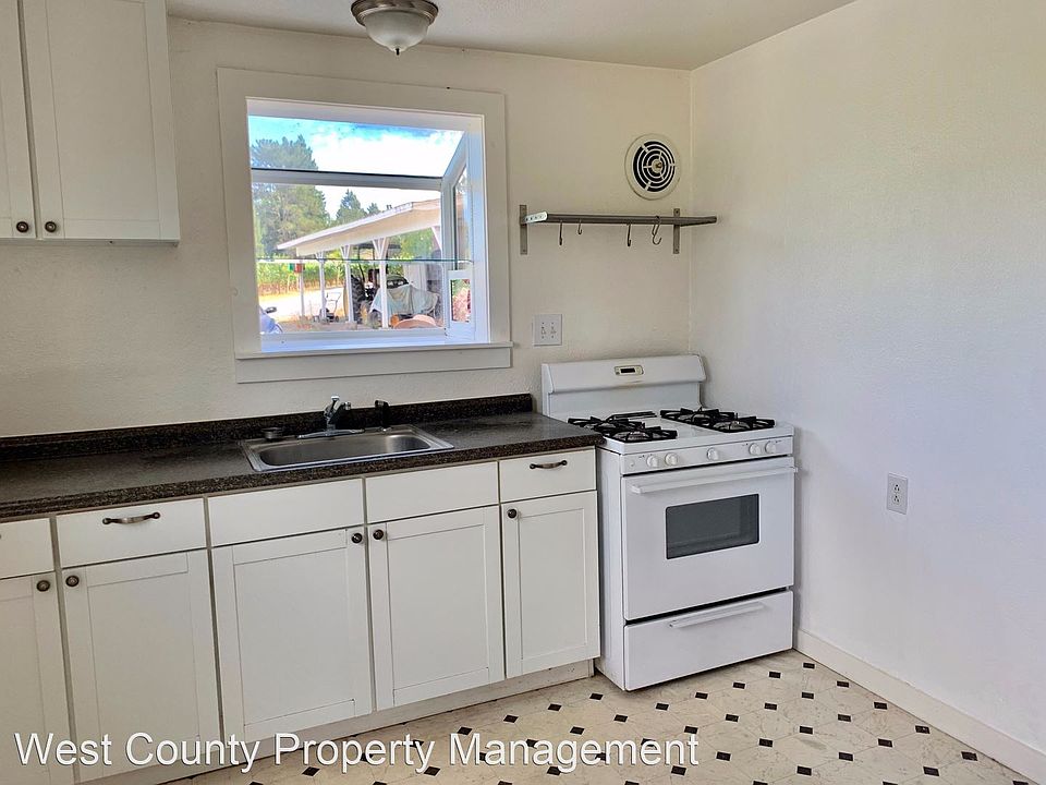1st image of 4607 Gravenstein Hwy N