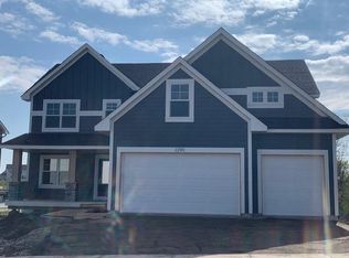 2290 Creekview Dr, Victoria, MN 55386