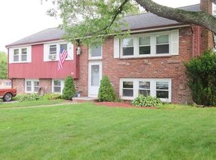90 Stevens Dr, Holbrook, MA 02343