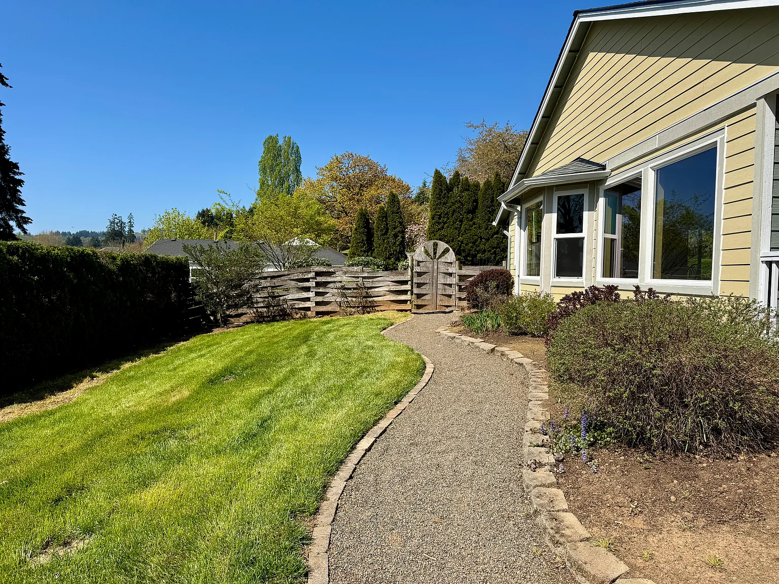 3 bed, 2.5 bath, 1920 sqft, $2,550 — Photo 2