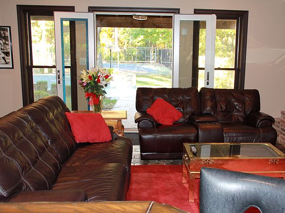 3rd image of 10109 Sorrel Ave