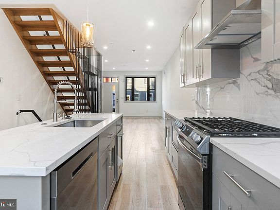 3rd image of 3118 Ridge Ave Floor 1