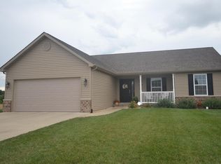 5523 Autumn Ash Dr, Smithton, IL 62285