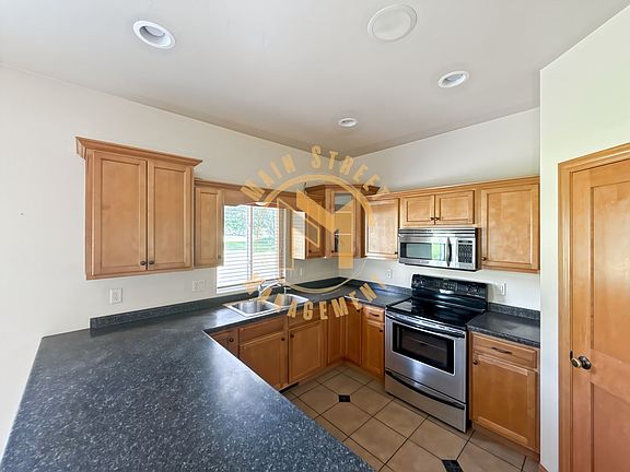 3rd image of 2662 Cormier Rd #2664