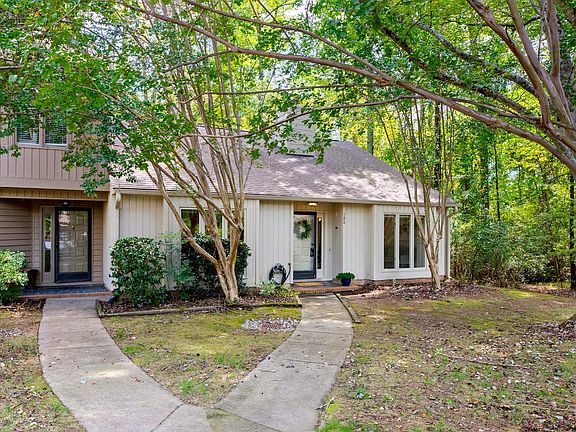 2nd image of 104 Woodbridge Ln