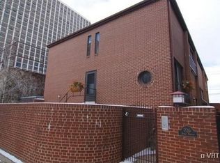 726 W Junior Ter APT D, Chicago, IL 60613